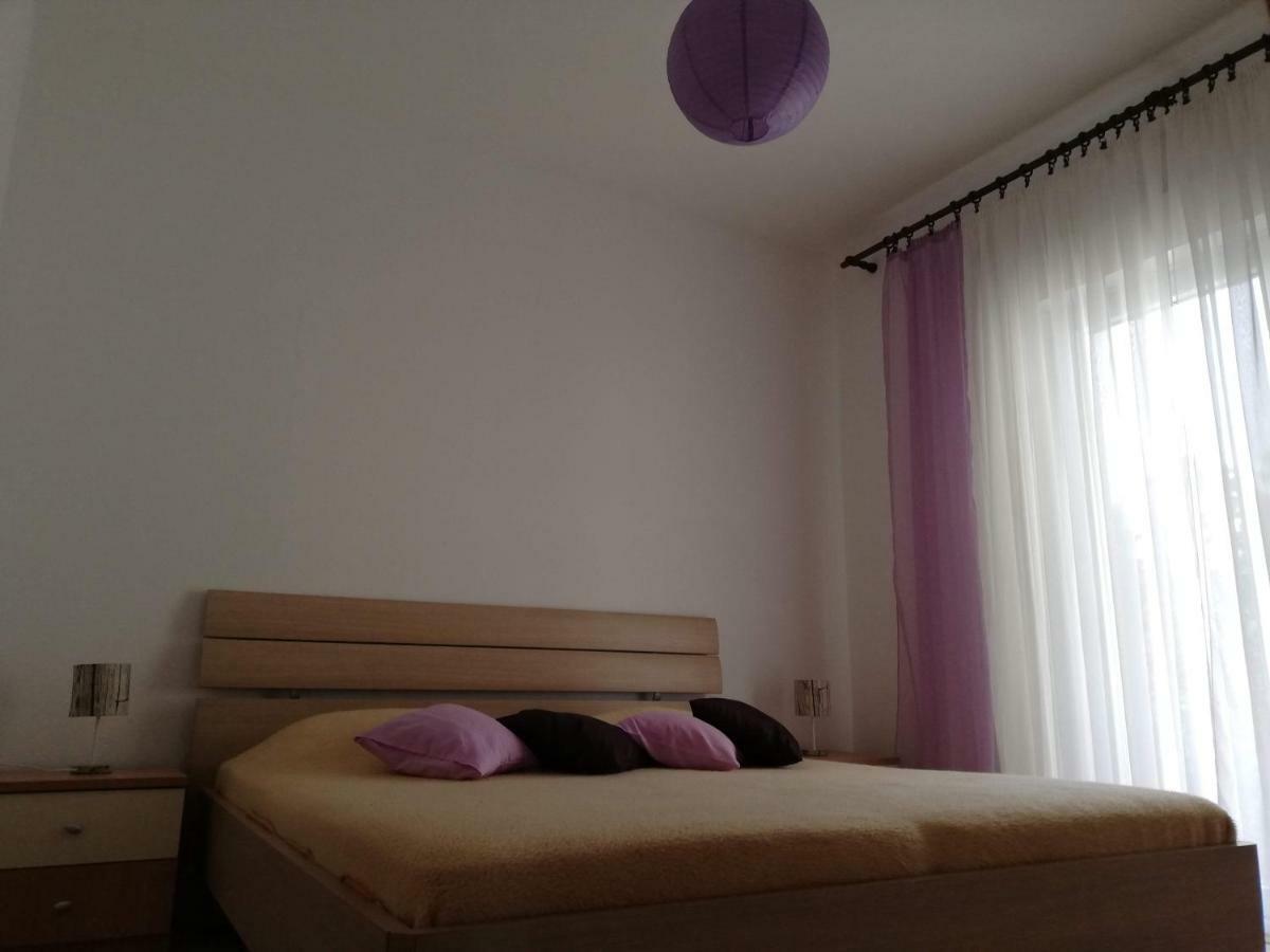 Spacious Family Apartment With Parking In The Shade And Barbecue House Шибеник Екстер'єр фото