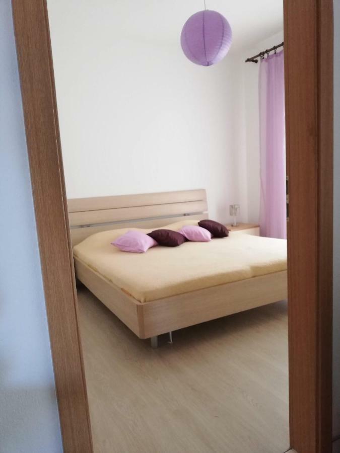 Spacious Family Apartment With Parking In The Shade And Barbecue House Шибеник Екстер'єр фото