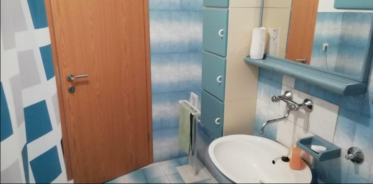 Spacious Family Apartment With Parking In The Shade And Barbecue House Шибеник Екстер'єр фото