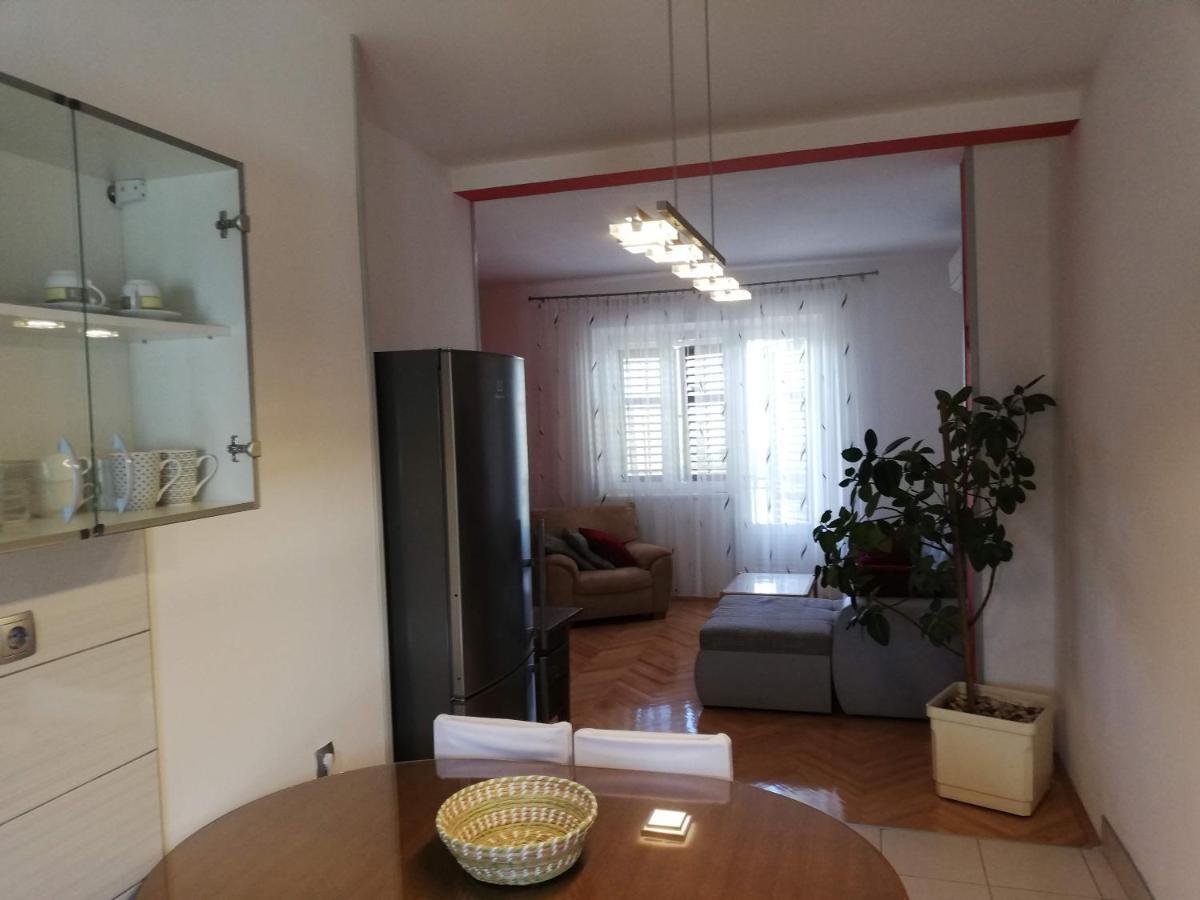 Spacious Family Apartment With Parking In The Shade And Barbecue House Шибеник Екстер'єр фото